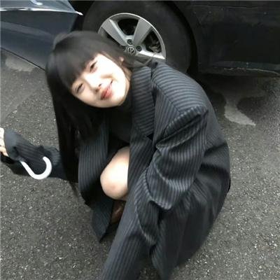 拿针的女孩